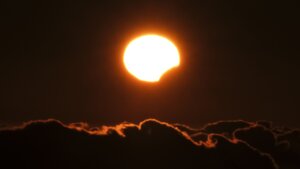 Mrak na nekoliko minuta: Kako je izgledalo potpuno pomračenje Sunca? (FOTO)