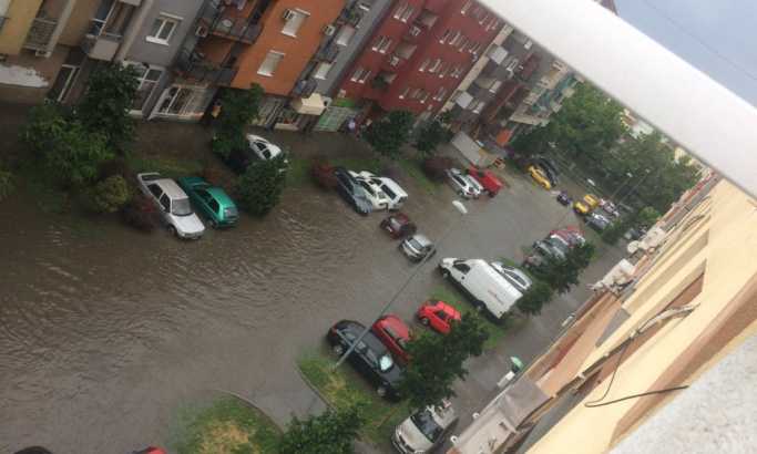 Mrak se spustio na grad: Popodnevni potop u Novom Sadu