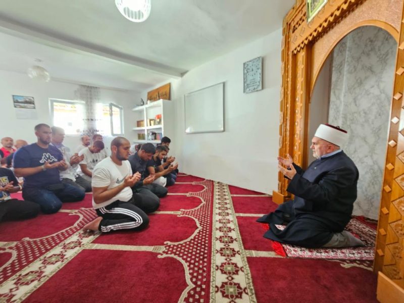 Muftija Dudić održao hutbu u džematu Nur u Kraljevu