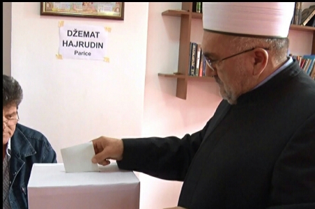 Muftija Dudić sa porodicom glasao na izborima u Islamskoj zajednici