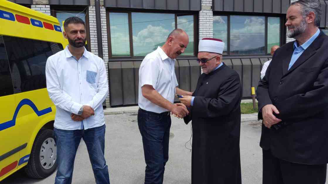Muftija Dudić uručio sanitetsko vozilo Bolnici u Tutinu