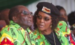 Mugabe izbačen iz stranke, rok za ostavku do sutra; Sa vojskom o svojoj budućnosti
