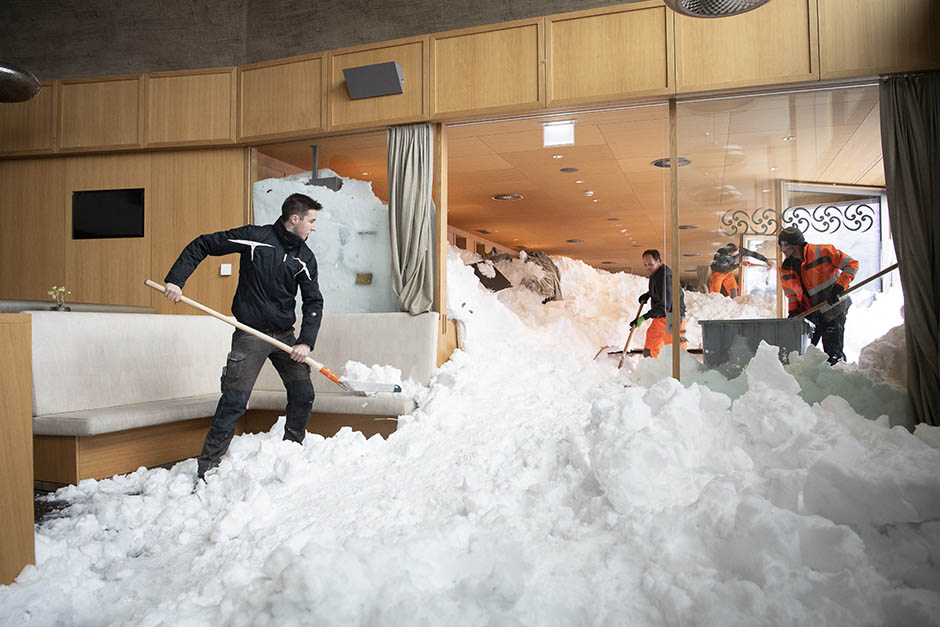 Muke sa snegom: Lavina napala još jedan hotel