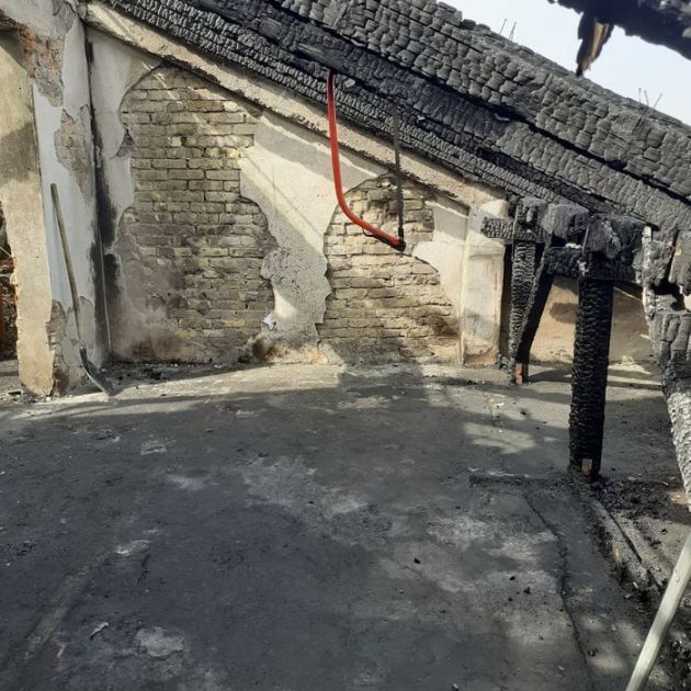 Muke stanara zgrade izgorelog krova na Detelinari