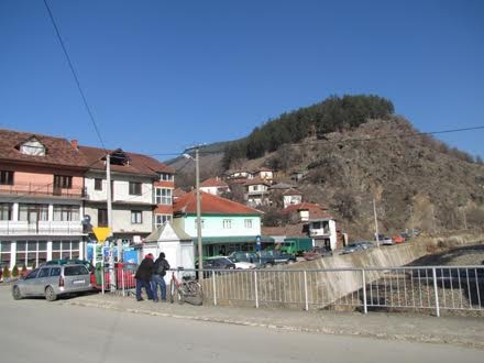Muškarac pao u Pčinju sa zaštitnih bedema: Sa teškim povredama prebačen u Vranje 