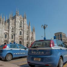 Muškarac skočio sa Milanske katedrale: Užas u Italiji! Sumnja se da je u pitanju begunac sa bogatim dosijeom (FOTO)