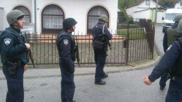 Muškarac u Hrvatskoj drži komšije kao taoce, preti bombom