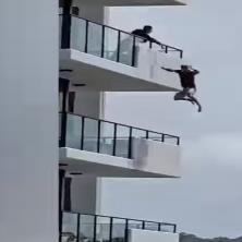 Muškarca jurila policija, tokom bežanja skočio na glavu sa PETOG SPRATA zgrade (UZNEMIRUJUĆI VIDEO)