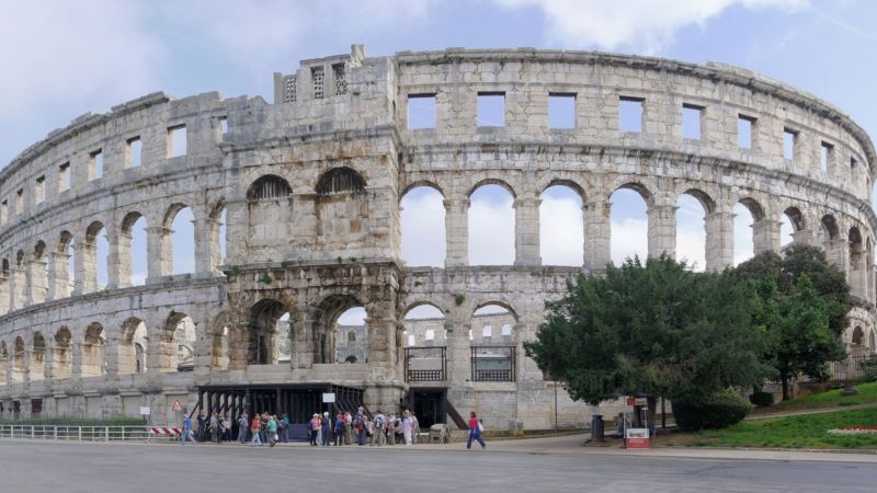 Muslimani molili u Koloseumu, zbog zatvaranja džamije u Rimu