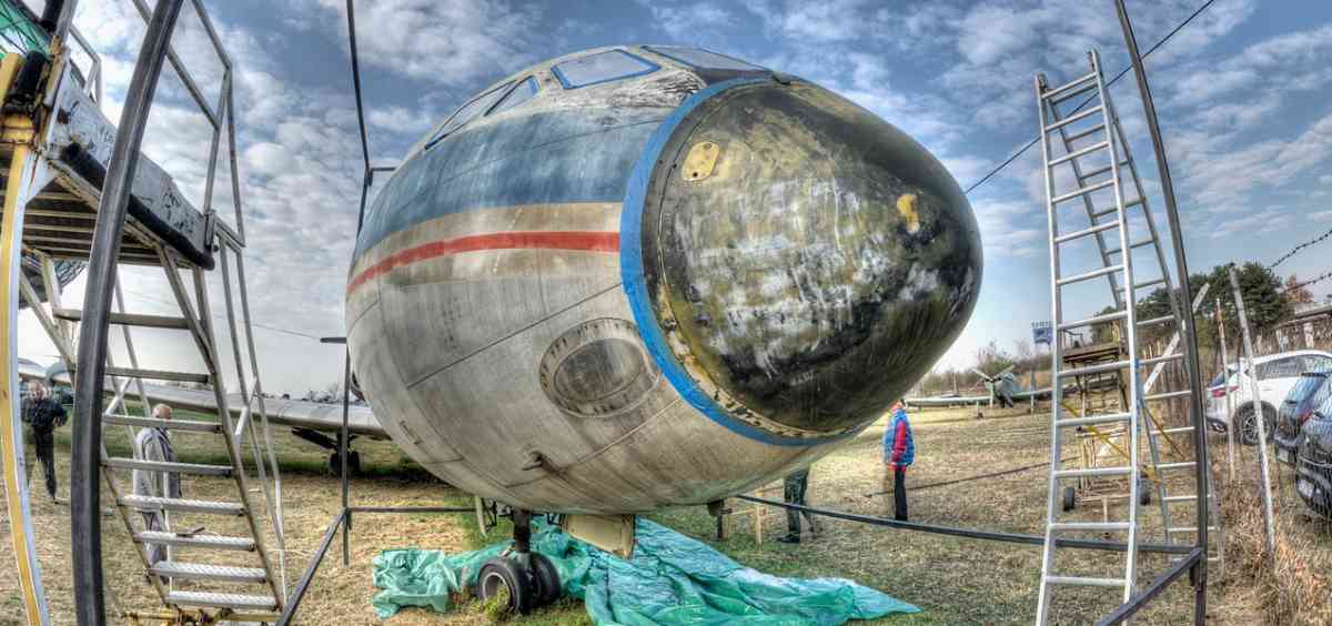 Muzej vazduhoplovstva obnavlja boje JAT-ove Karavele: Farbanje gotovo u naredna tri meseca
