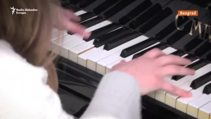 Muzika na klaviru za slučajne prolaznike u Beogradu