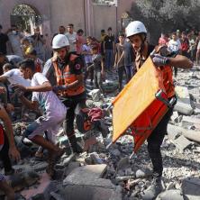 NA FOTOGRAFIJAMA I SNIMCIMA RASKOMADANA TELA ŽRTAVA: Ubijeno 20 ljudi u napadu na školu u Pojasu Gaze!