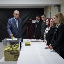 NA KLJUČNIM IZBORIMA U TURSKOJ GLASALA OBA FAVORITA: Postoji bojazan da Erdogan neće mirno predati vlast