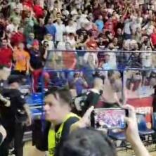 NA PRETHODNOM MEČU JE BIO PAKAO: Pogledajte kako su Zvezdini navijači dočekali igrače Partizana (VIDEO)