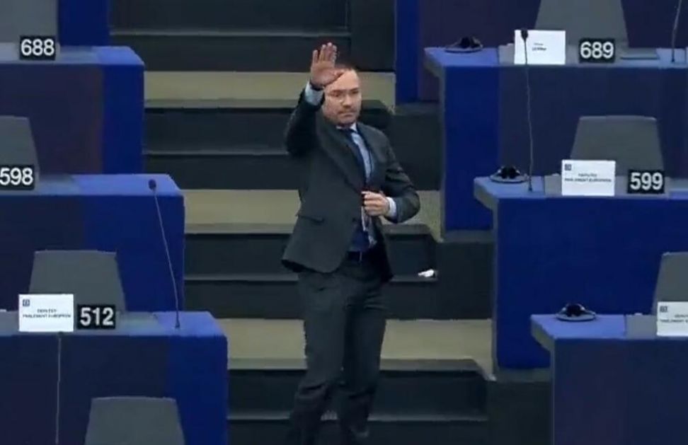 NACISTIČKI POZDRAV USRED EVROPSKE UNIJE: Ovako je bugarski poslanik pozdravio potpredsednicu Evropskog parlamenta VIDEO