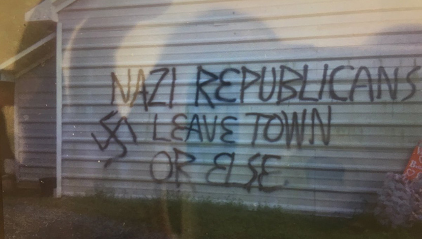 “NACISTIČKI REPUBLIKANCI IDITE IZ GRADA ILI…”: Zapaljivim bombama gađan štab u Severnoj Karolini, napisan i grafit (FOTO)