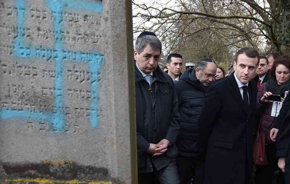 NACISTIČKI SIMBOLI OSVANULI NA JEVREJSKIM GROBOVIMA: Čitavo groblje oskrnavljeno u Francuskoj dok se širom zemlje protestuje protiv antisemitizma!