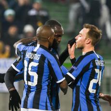 NAČISTO IH UPROPASTIO: Inter rešio da KAZNI Vidala zbog crvenog kartona protiv Reala