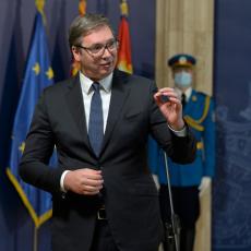 NAJBOLJA OCENA NJIHOVOG RADA! Vučić uručio medalje zaslužnima u borbi protiv korona virusa (FOTO)