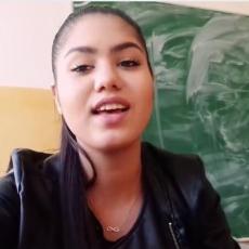 NAJEŽIĆETE SE: Devojčica iz sveg glasa peva o KOSOVU na školskom odmoru! (VIDEO)
