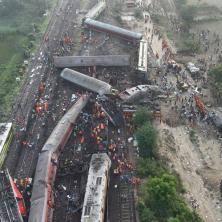 NAJGORE MOGUĆE VESTI - NEMA VIŠE PREŽIVELIH: Potresni prizori nakon sudara vozova u Indiji - najsmrtonosnija nesreća odnela na stotine života