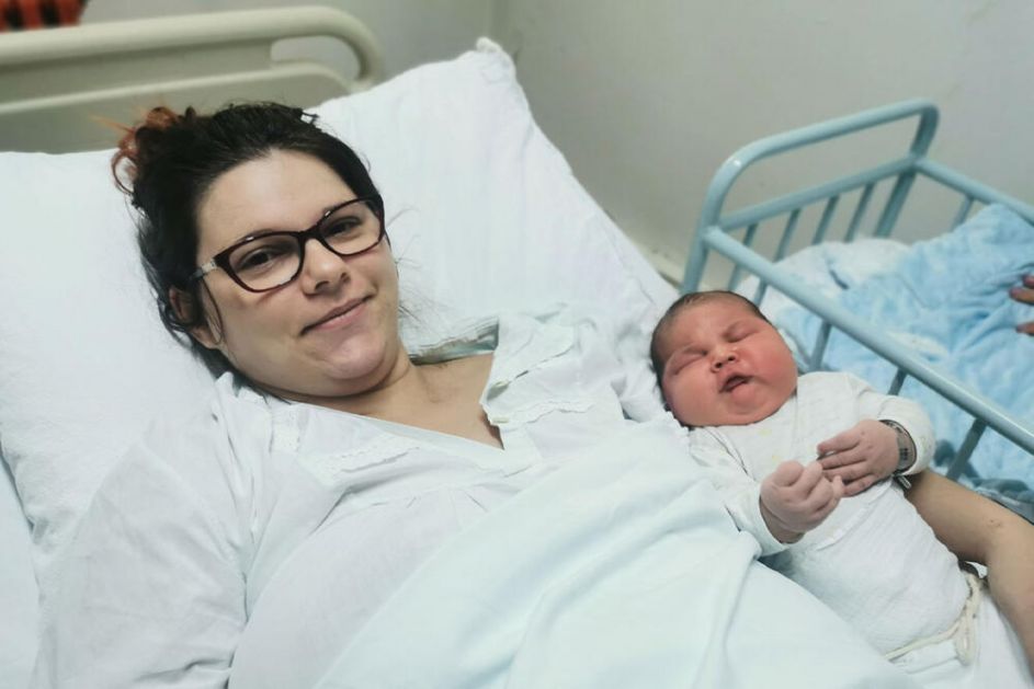 NAJVIŠE SAM JELA SLANO, NISAM BIRALA Mama bebe-džina od 6,5 kg otkrila šta joj se jelo u trudnoći, ali i kako se mališa zove