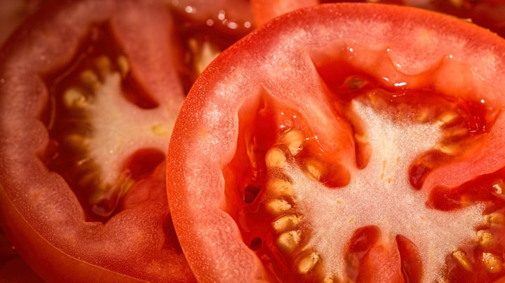 NAJZDRAVIJE IZ PRIRODE: Donosimo recept za pravi domaći sok od paradajza bez konzervansa!