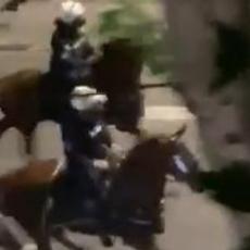 NAKON PAT POZICIJE POLICIJE I DEMONSTRANATA: Opšta bežanija huligana posle upada konjičke jedinice MUP-a (VIDEO)