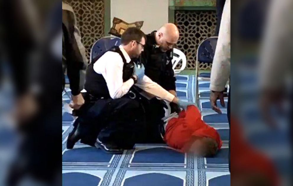NAPAD U LONDONSKOJ DŽAMIJI: Muškarac izboden, napadač uhapšen ekspresno (VIDEO)