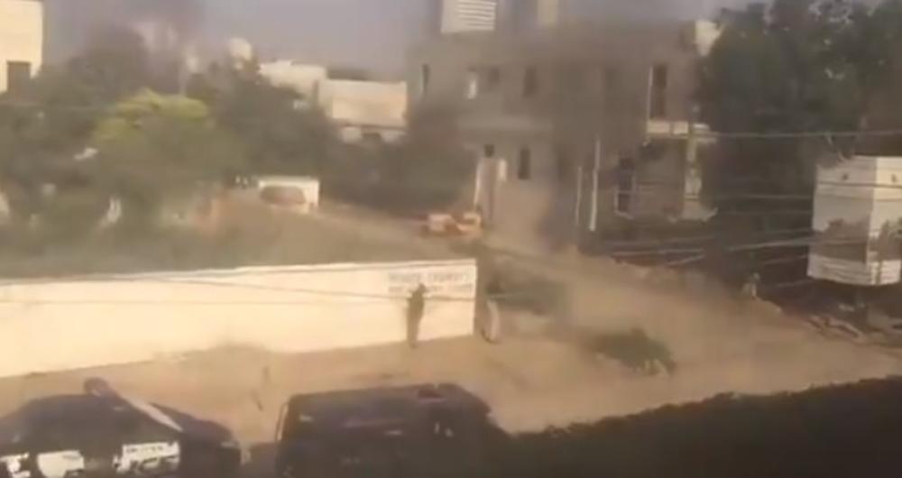 BOMBAŠI SAMOUBICE NAPALI KINESKI KONZULAT U KARAČIJU: U brutalnom obračunu poginula 3 napadača i 2 policajca (VIDEO)