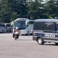 NAPETO U TIRANI: Jake snage POLICIJE dopratile orlove na trening