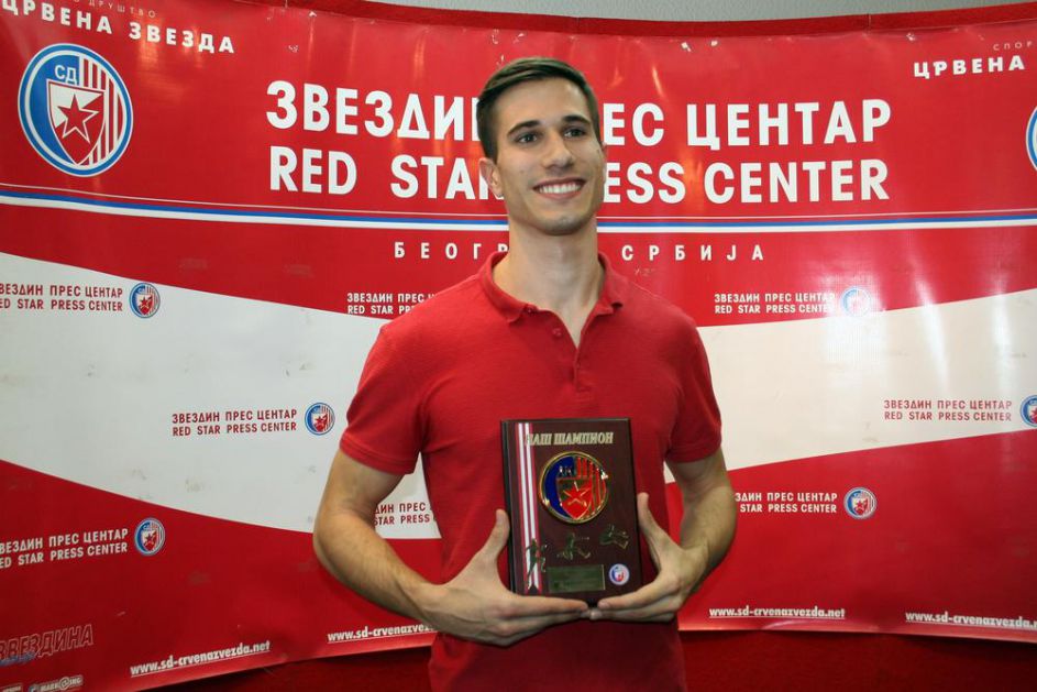 NAŠ ŠAMPION: Crvena zvezda ponosna na Strahinju Jovančevića! Bronzanom atletičaru uručena plaketa