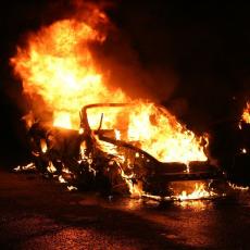 NASTAVLJENA SERIJA PODMETANJA POŽARA U NIŠU: Izgorela dva automobila, oba u vlasništvu biznismena?