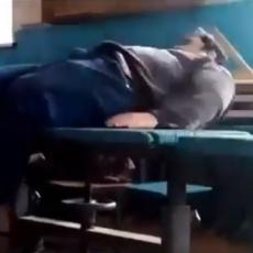NASTAVNIK PIJAN KAO LETVA: Deca se smejala koliko se uništio, a on tresnuo sa katedre na pod! (VIDEO)