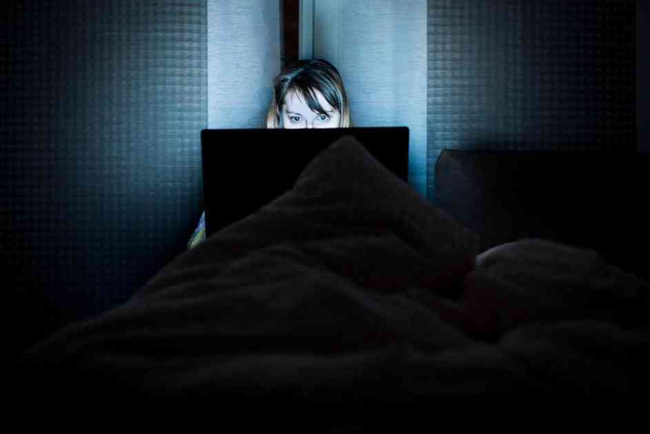 NE MOGU DA SE ODVOJE OD EKRANA: Teški zavisnici od interneta se u Tuzli leče na psihijatriji