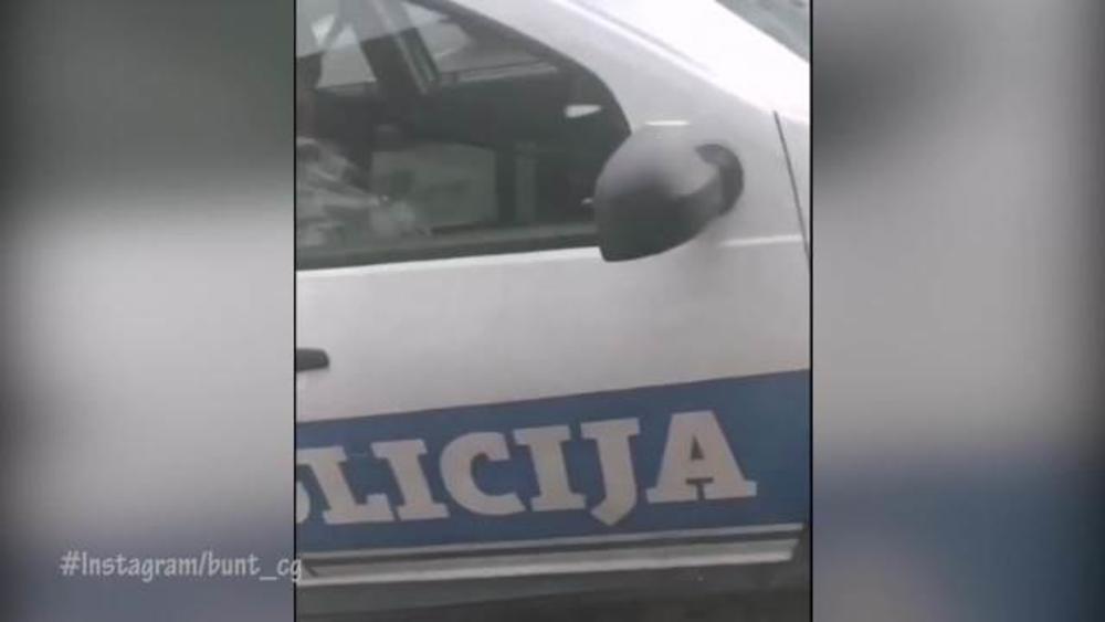 NE MOGU DA SE POMIRE SA PORAZOM! SKANDAL U HERCEG NOVOM: Pijani policajac napao učesnike auto-litije (VIDEO)