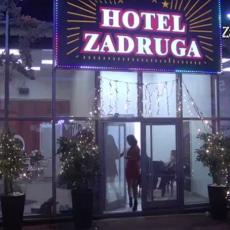 NE MOŽE DA SAKRIJE LJUBOMORU: Nataša NAPUSTILA hotel, Karić i Šopićeva odmah OPLELI po njoj! (VIDEO)