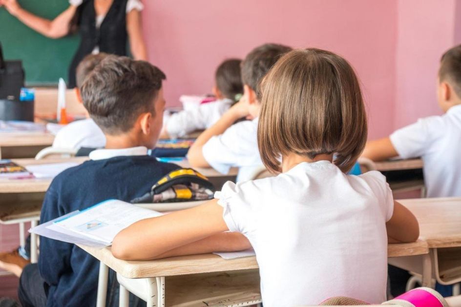 NE POSTOJI UNIVERZALNO PRIHVATLJIVA STRETEGIJA: U Crnoj Gori još nema mera za povratak dece u škole