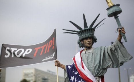 NE ŽELE VLAST KORPORACIJA: Masovni protesti u Nemačkoj protiv trgovinskog sporazuma EU-SAD