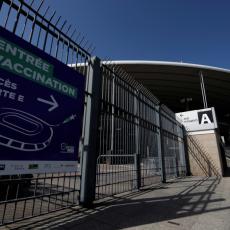 NEKADA DOMAĆIN FINALA SVETSKOG PRVENSTVA: Francuzi se snalaze na razne načine, stadion postaje centar za vakcinaciju