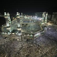 NEMA HADŽILUKA BEZ POTVRDE O VAKCINI: Nove preporuke za hodočašće u Meku 