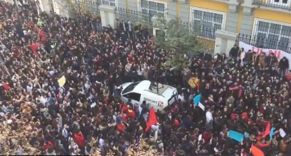NEMA MIRA U ALBANIJI: Studentski protest zbog školarina dobio podršku opozicije (VIDEO)