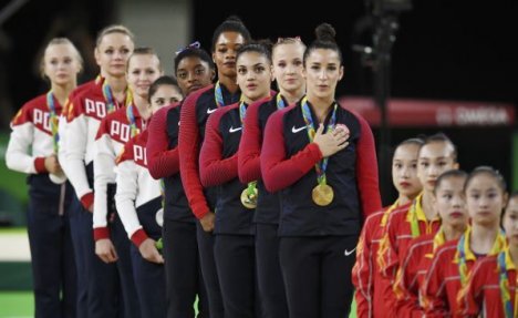 NEMILOSRDNI AMERIKANCI: Zbog himne razapeli svoju zlatnu olimpijku!