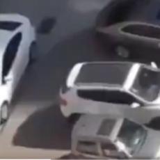 NEMOGUĆA SITUACIJA: Bio je blokiran sa sve tri strane - pogledajte kako je MAJSTORSKI isparkirao! (VIDEO)