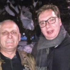 NEOBIČAN SUSRET U DAVOSU! Taksista Mile istrčao iz kola da pozdravi predsednika Vučića