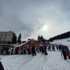 NEOPHODNO JE NOSITI MASKE Na Jahorini svi smeštajni kapaciteti popunjeni, najviše skijaša iz Srbije (FOTO)