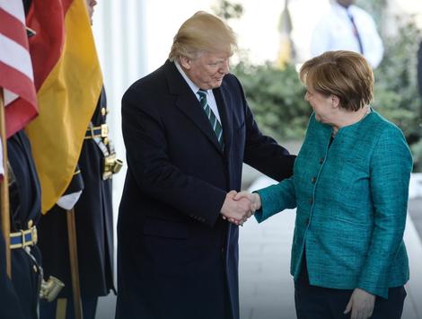 NEPRIJATNOST IZA ZATVORENIH VRATA Tramp je Merkelovoj u Beloj kući isporučio vrtoglavi RAČUN ZA USLUGE