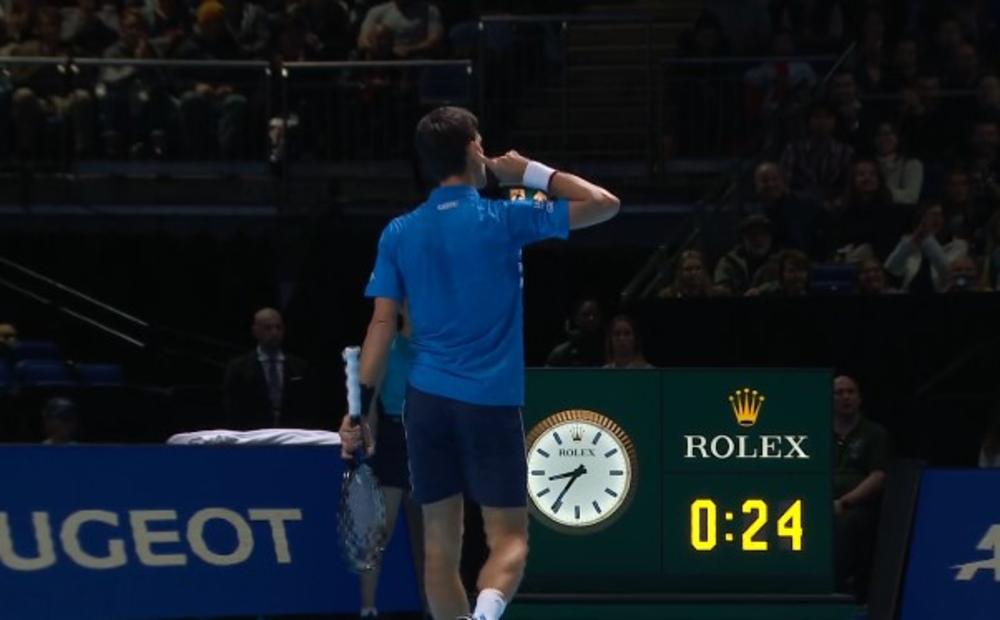 NEREALAN POTEZ ĐOKOVIĆA U LONDONU: Novak nadmudrio Tima na mreži, a onda izazvao publiku! Pogledajte šta je srpski teniser uradio (VIDEO)