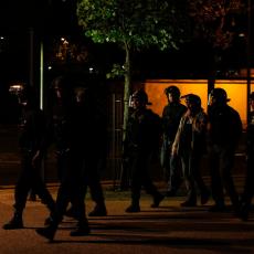 NEREDI U FRANCUSKOJ ZBOG KARANTINA: Sukob demonstranata i policije na ulicama Pariza (VIDEO)