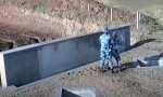 NESREĆA NA POLIGONU: Vojnik je bacio bombu, a onda mu se vratila kao bumerang (VIDEO) 